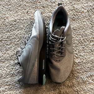 Nike Zoom Water Repellent Woman’s Sneakers US 10